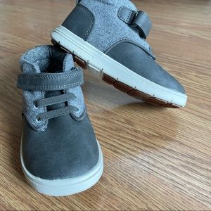 🆕 CAT & JACK Boots with Velcro Closure.